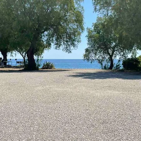 Gennadi Beach Apartments מלון דירות 3*